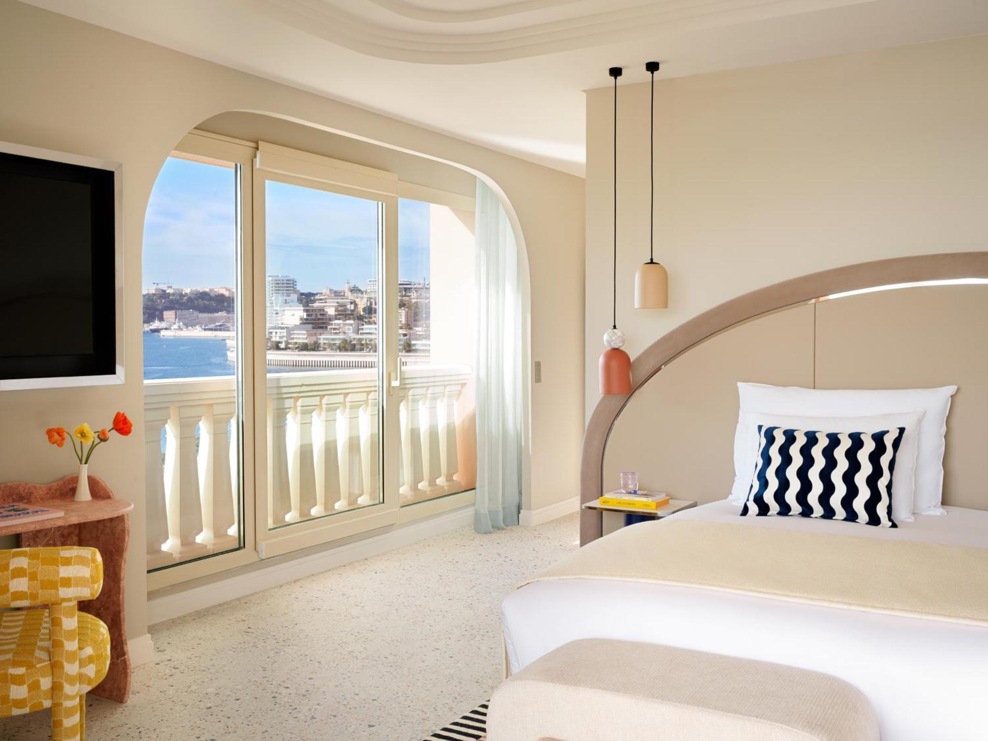 Monte-carlo Bay &